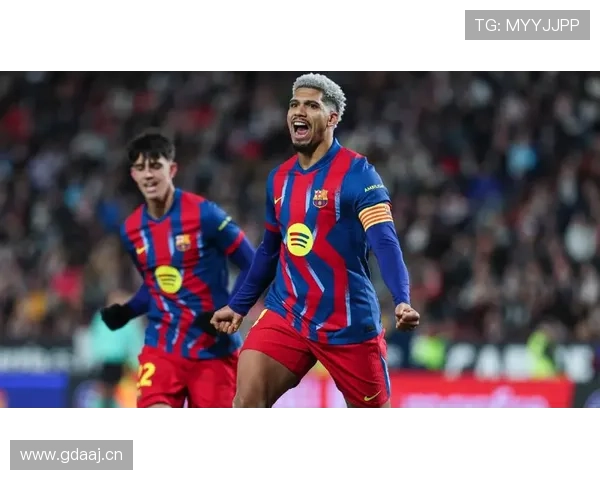 阿劳霍本赛季在巴萨后防作用显著,表现稳健且竞争力增强