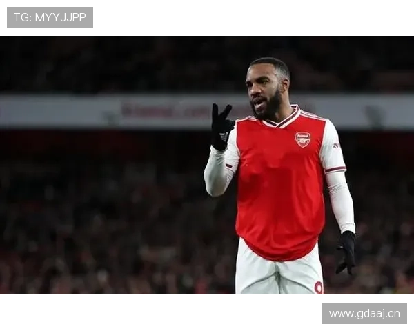 孔帕尼执教伯恩利状态回暖,酒红色球衣成英超新亮点 孔帕尼执教伯恩利状态回暖,酒红色球衣成英超新亮点