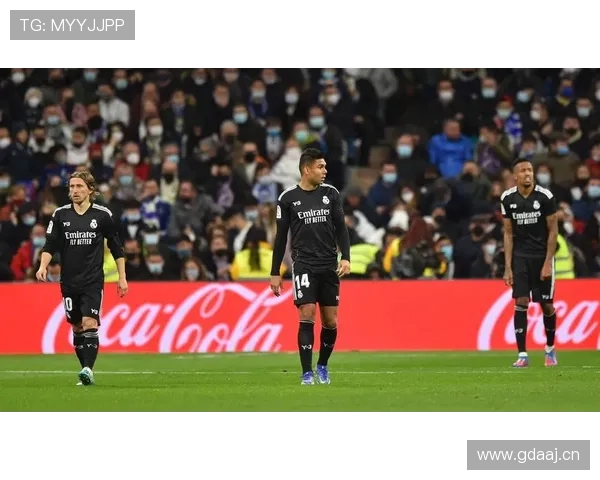 赫鲁斯蒂奇中场风格解析:组织调度稳健,攻防转换表现清晰 赫鲁斯蒂奇中场风格解析:组织调度稳健,攻防转换表现清晰