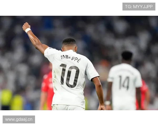 姆巴佩加盟后,皇马体系适配问题逐步显现,稳定性面临考验 姆巴佩加盟后,皇马体系适配问题逐步显现,稳定性面临考验