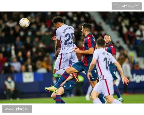 巴萨重建进程表面有序，实则战略方向模糊影响赛季走势