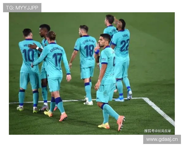 苏亚雷斯这日常爱吃的嘴，和球场上抢着断球的狠劲，差太多了吧！